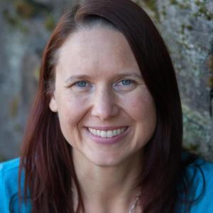 MelissaHeadShot-4 square